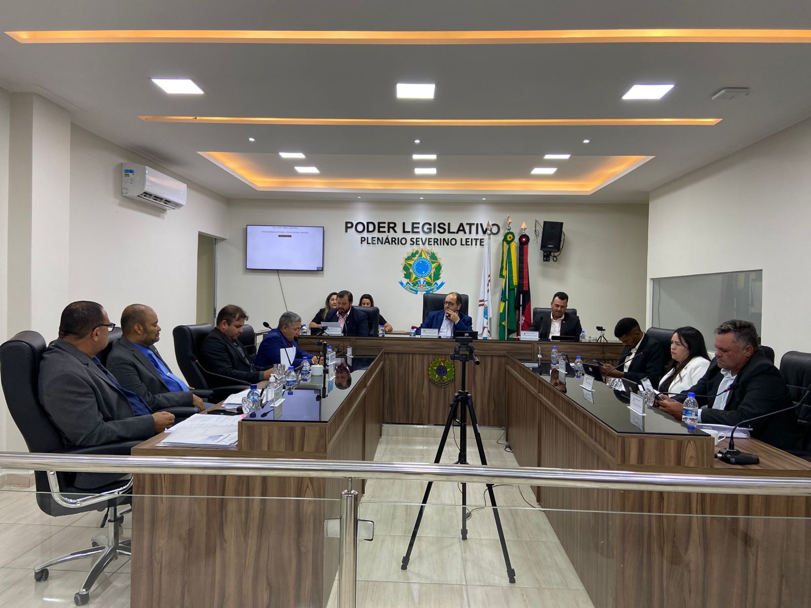 Câmara de Sumé realiza 14ª sessão ordinária de 2025 com foco em saúde, infraestrutura e reconhecimento de servidores