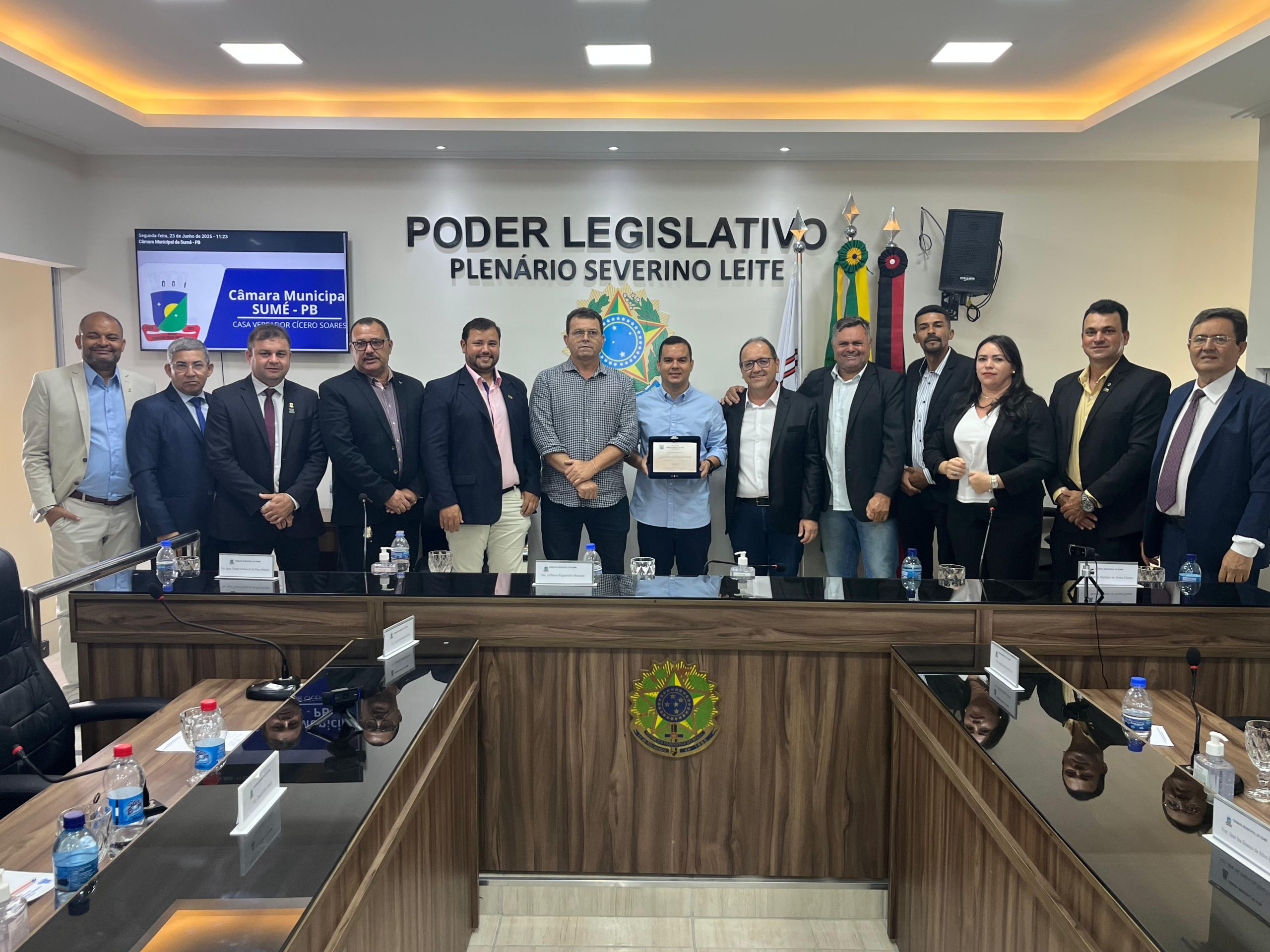 Diego Galdino recebe título de cidadão sumeense em sessão solene da Câmara Municipal