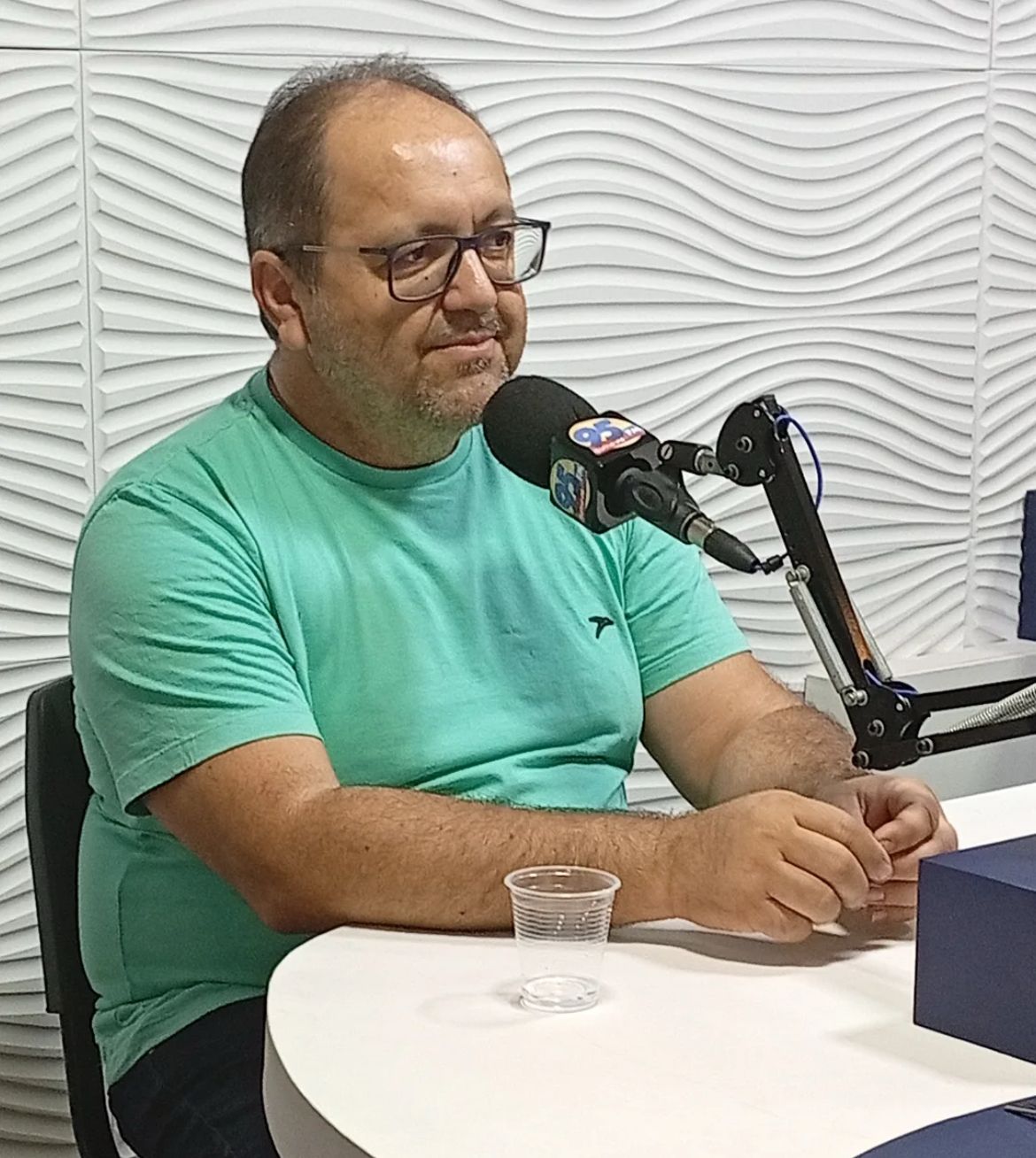 Presidente da Câmara de Vereadores de Sumé, Jeffeson Menezes, fala sobre projetos e expectativas para ExpoSumé em entrevista à rádio 95FM