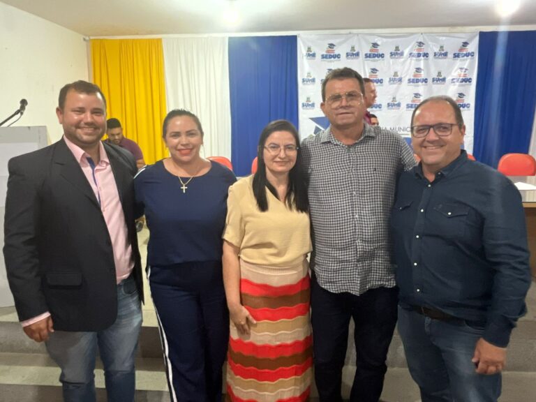 Vereadores participam da posse de novos concursados em Sumé